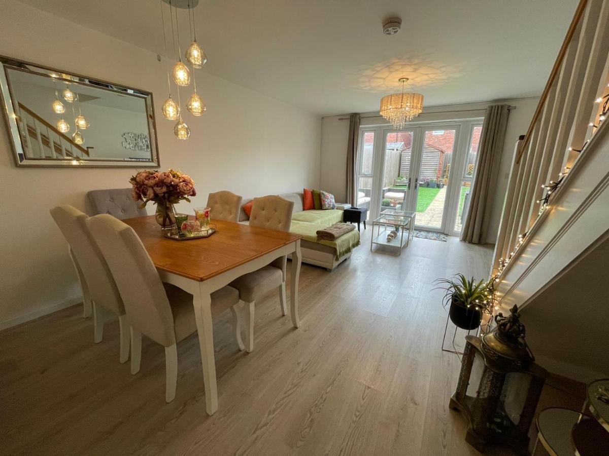 Comet Place Wellingborough Esterno foto